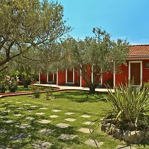Dendrolivano Aparthotel
